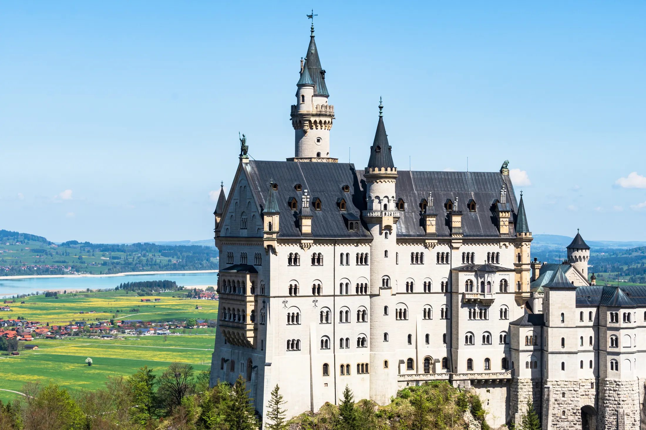 Neuschwanstein Castle - Fairy Tale in the Alps 富森 - 新天鹅城堡