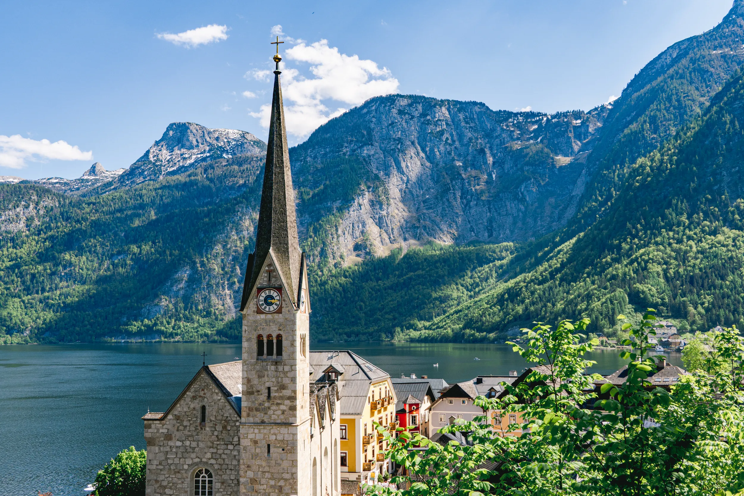 The lake and mountain scenery of Hallstatt 哈尔施塔特的湖光山色